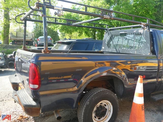 Image of Ford F-250 equipment image 3