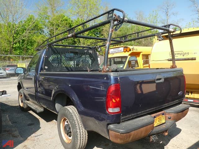 Image of Ford F-250 equipment image 1