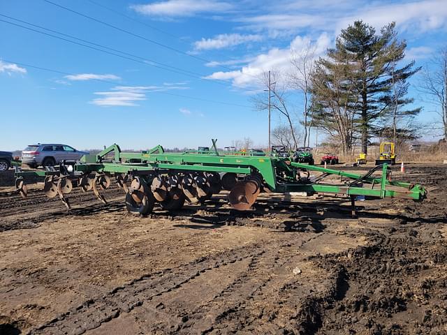 Image of John Deere 2700 equipment image 1