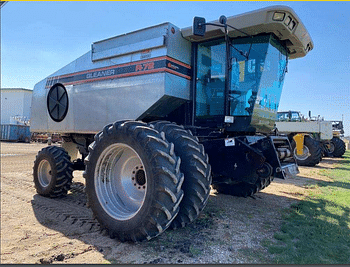 1997 Gleaner R72 Equipment Image0