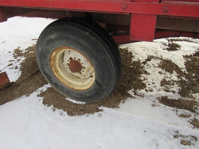 Image of New Holland rack wagon equipment image 2