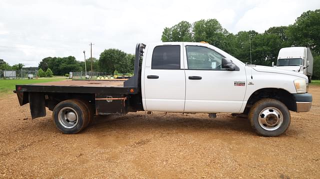 Image of Dodge Ram 3500 equipment image 2