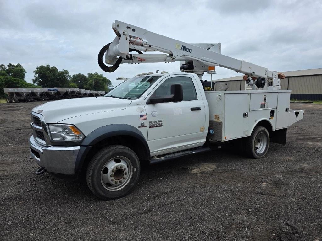 2015 Dodge Ram 5500HD Equipment Image0