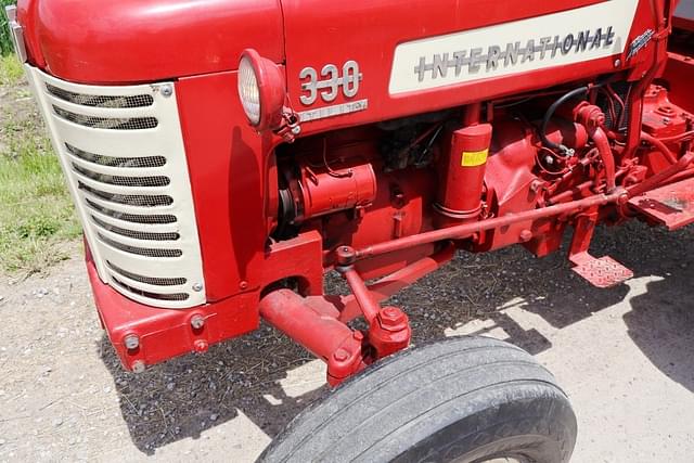 Image of International Harvester 330 equipment image 3