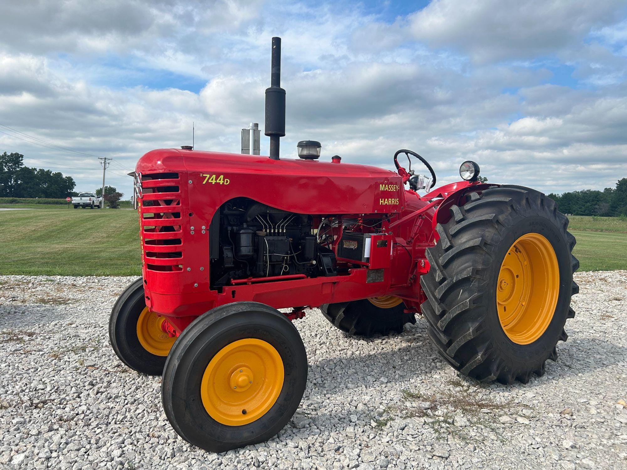 Main image Massey-Harris 744