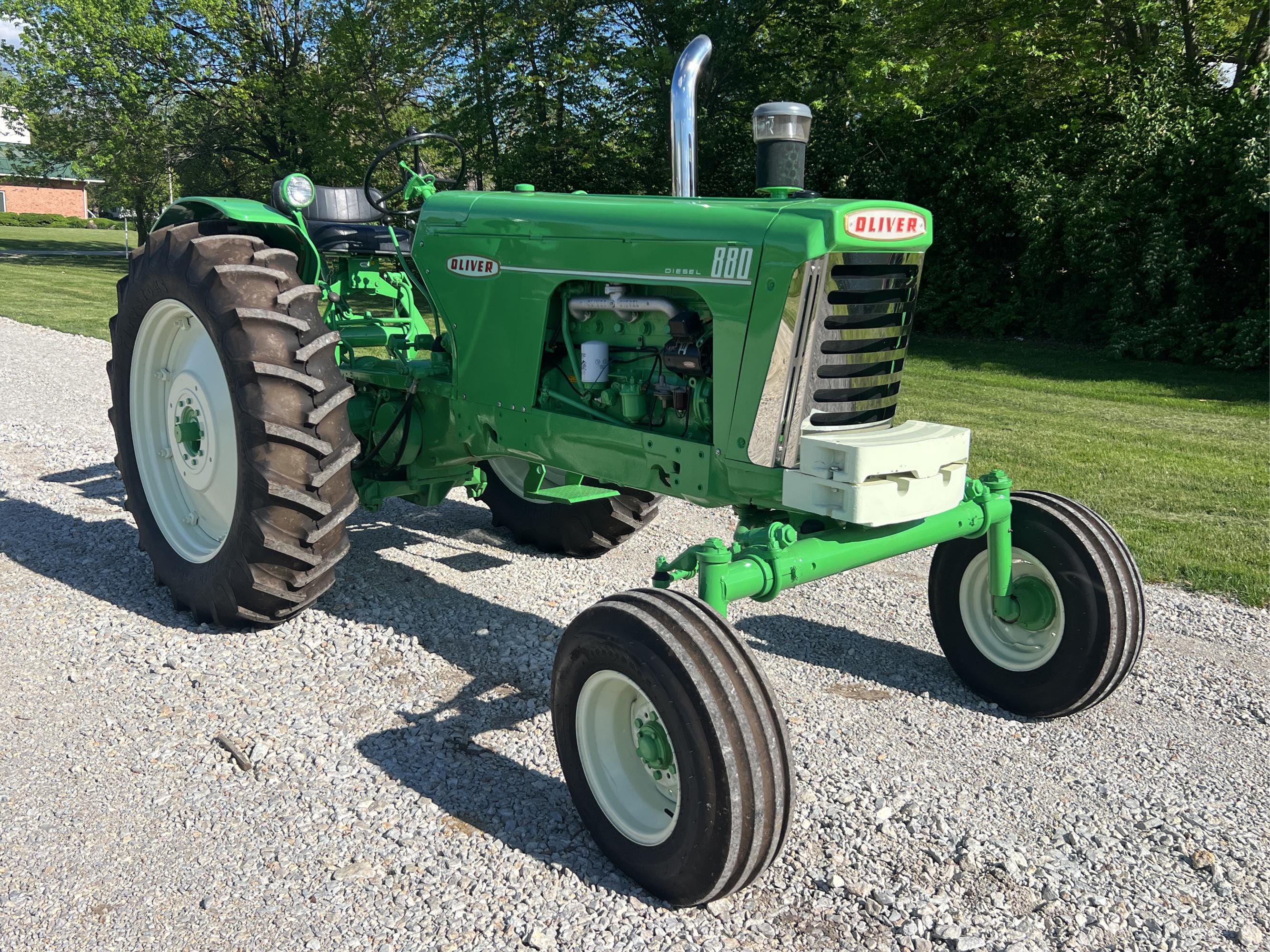 Main image Oliver 880