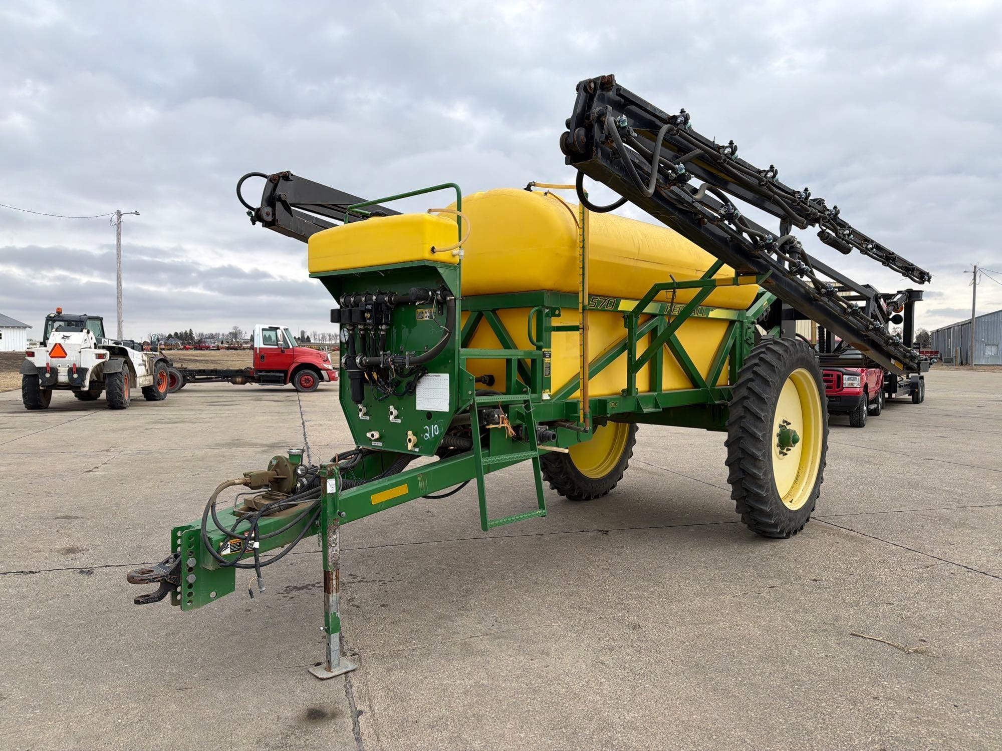 Red Ball 570 Equipment Image0