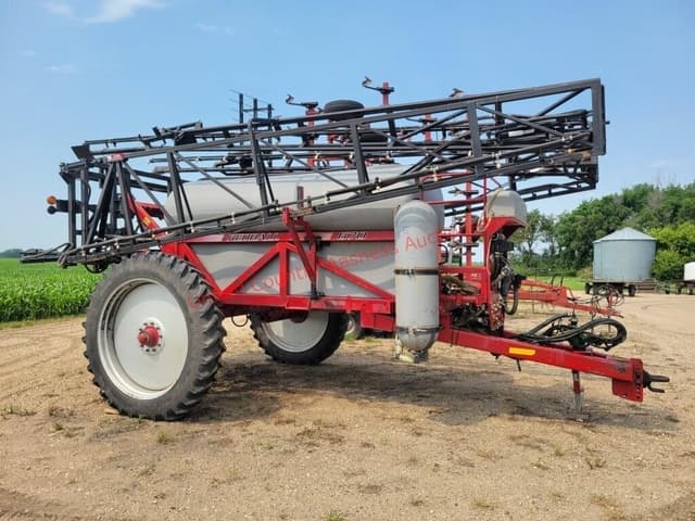 Image of Red Ball 670 equipment image 2