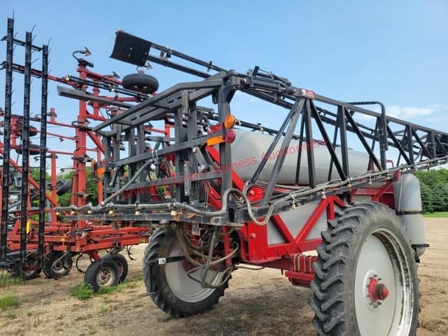 Image of Red Ball 670 equipment image 4