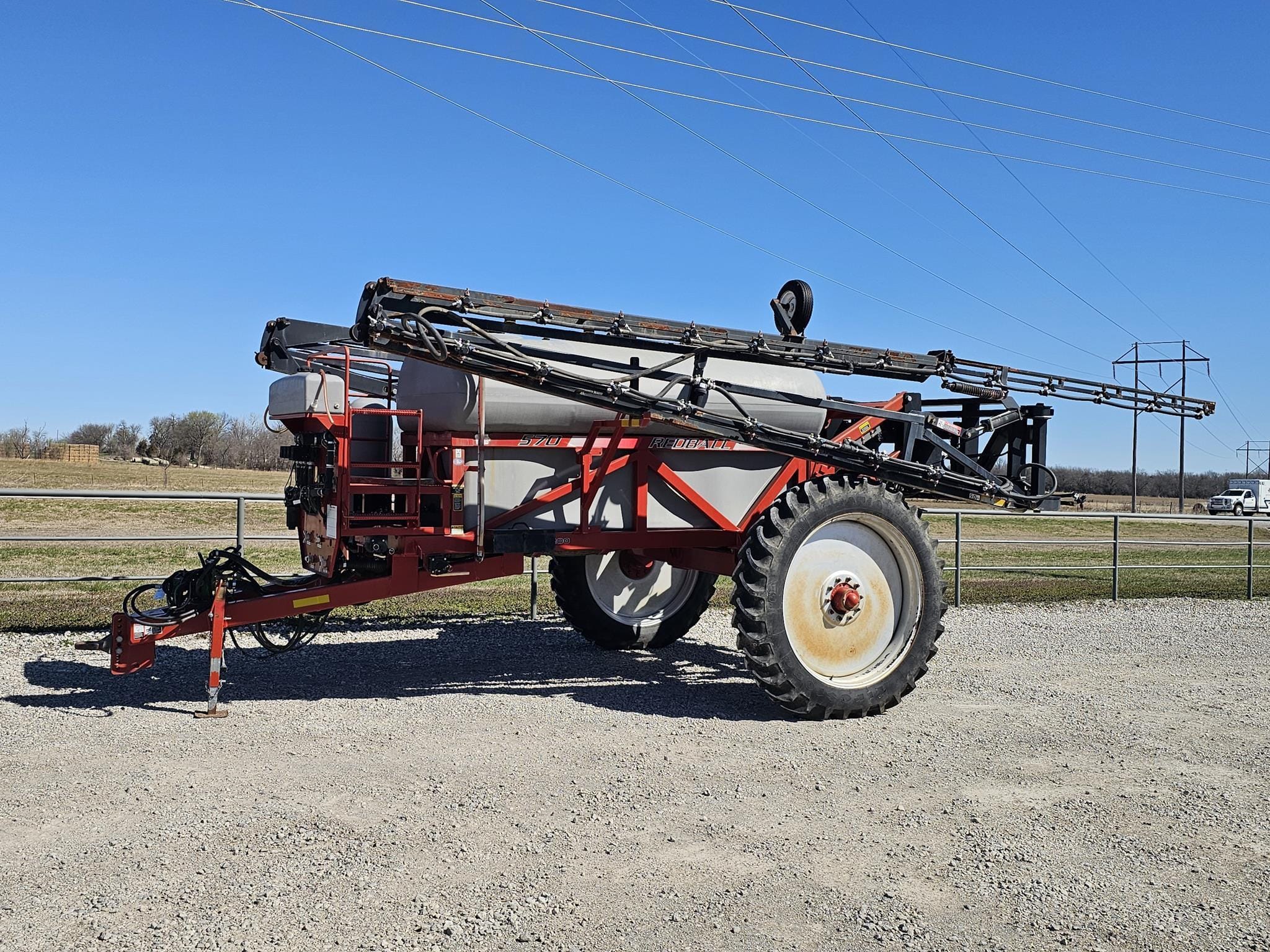 Redball 570 Equipment Image0