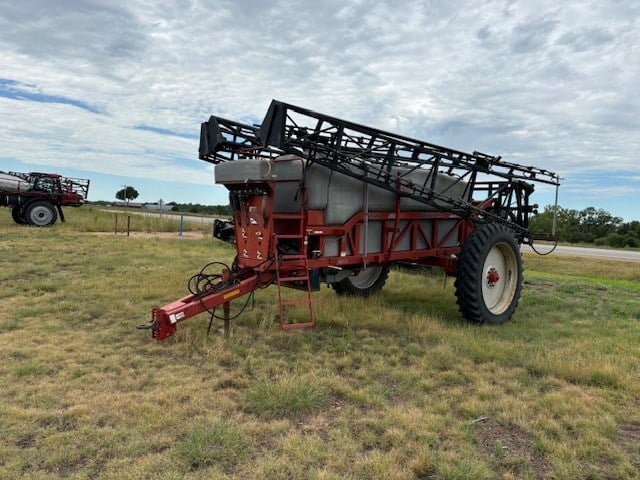 SOLD - Redball 680 Stock No. 206925 Chemical Applicators with 1,600 Gal ...