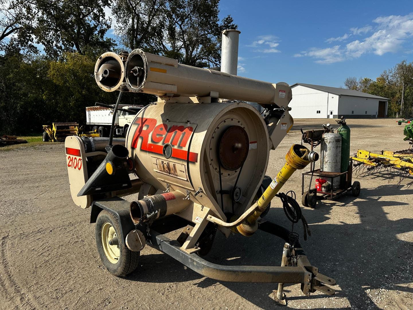 REM 2100 Equipment Image0