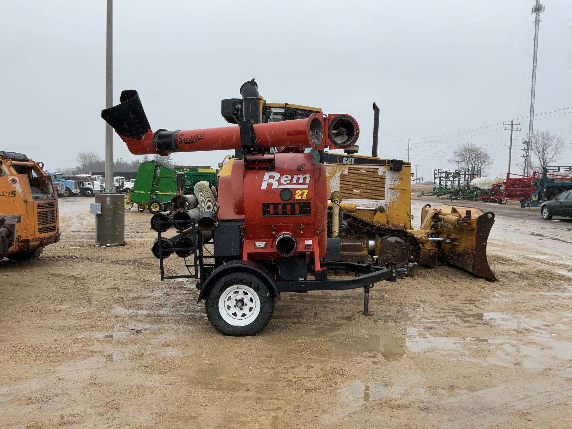 REM 2700 Equipment Image0