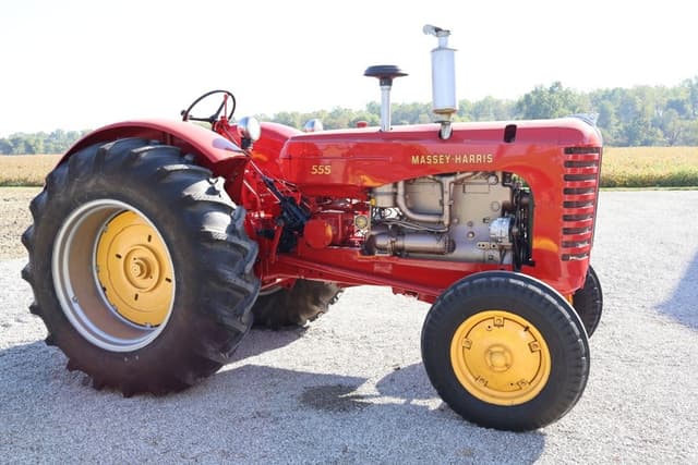 Image of Massey-Harris 555 equipment image 3