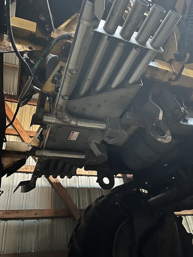 Image of RoGator RG1300 equipment image 3