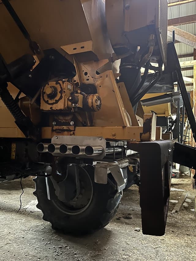 Image of RoGator RG1300 equipment image 2