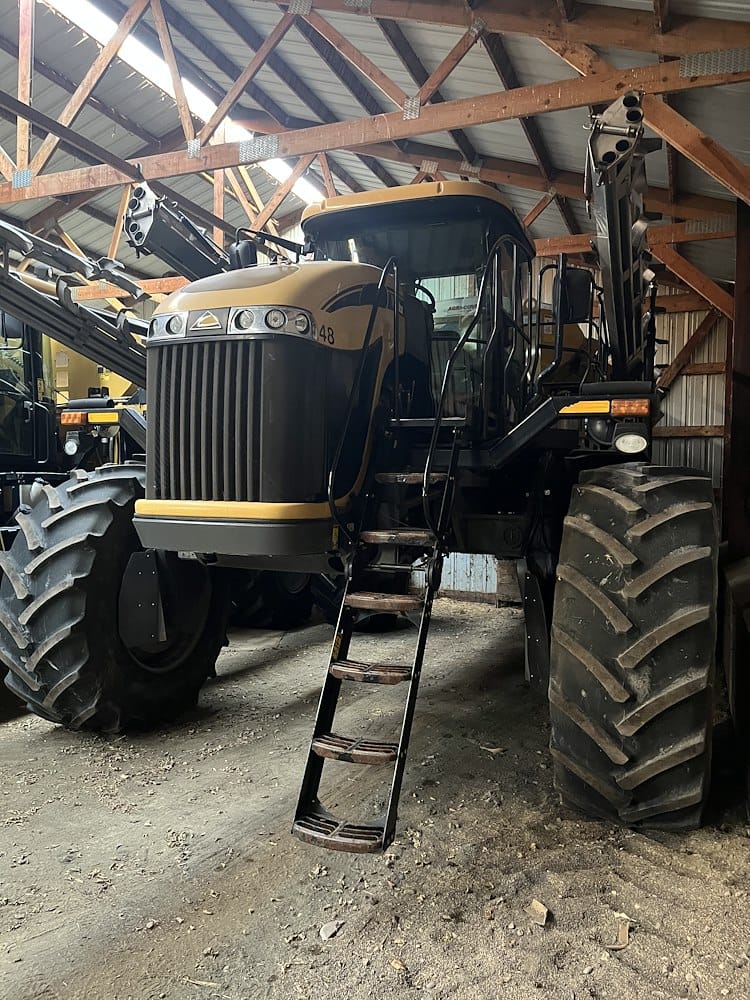 2012 RoGator RG1300 Equipment Image0