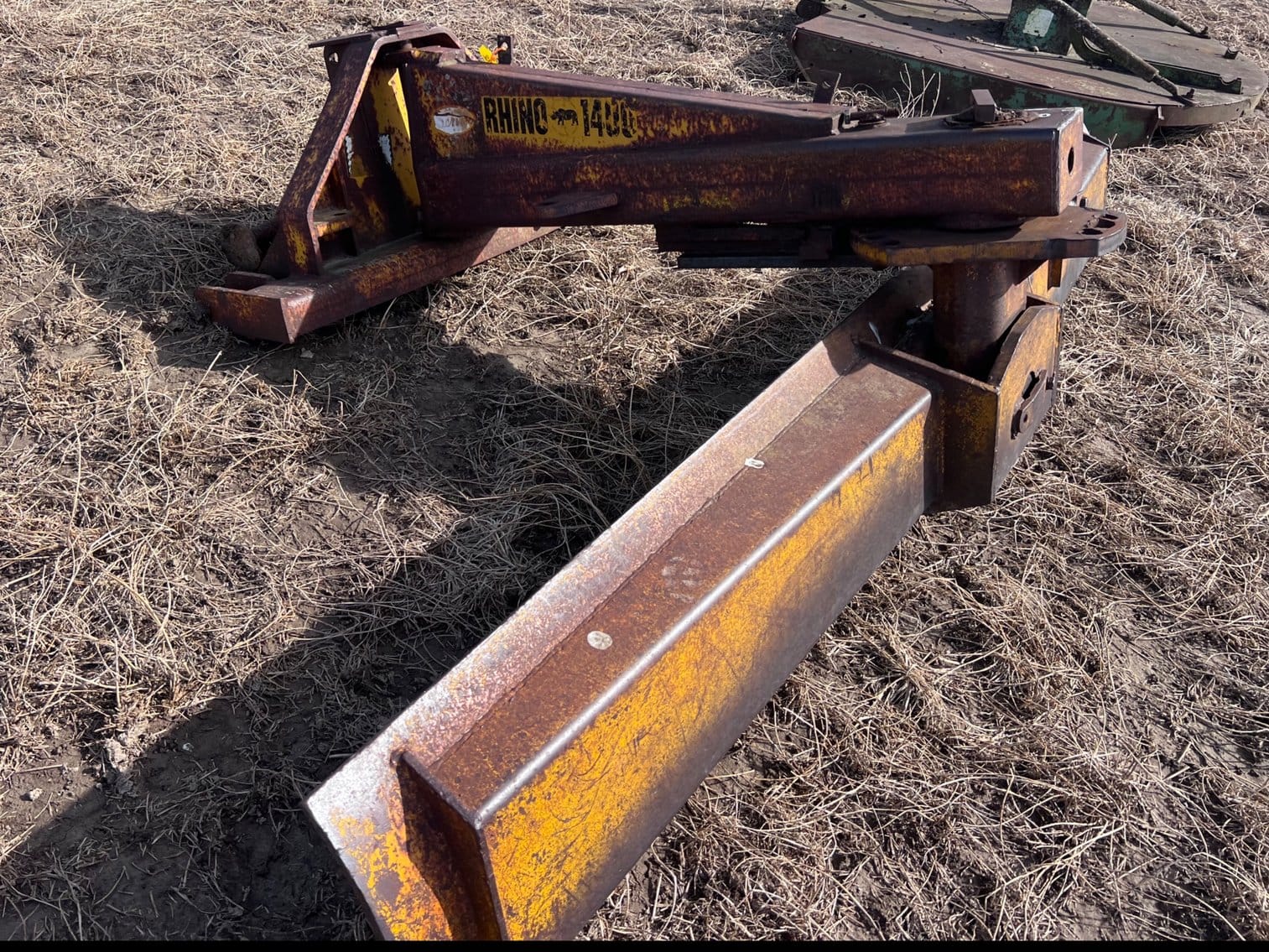 Rhino 1400 Equipment Image0