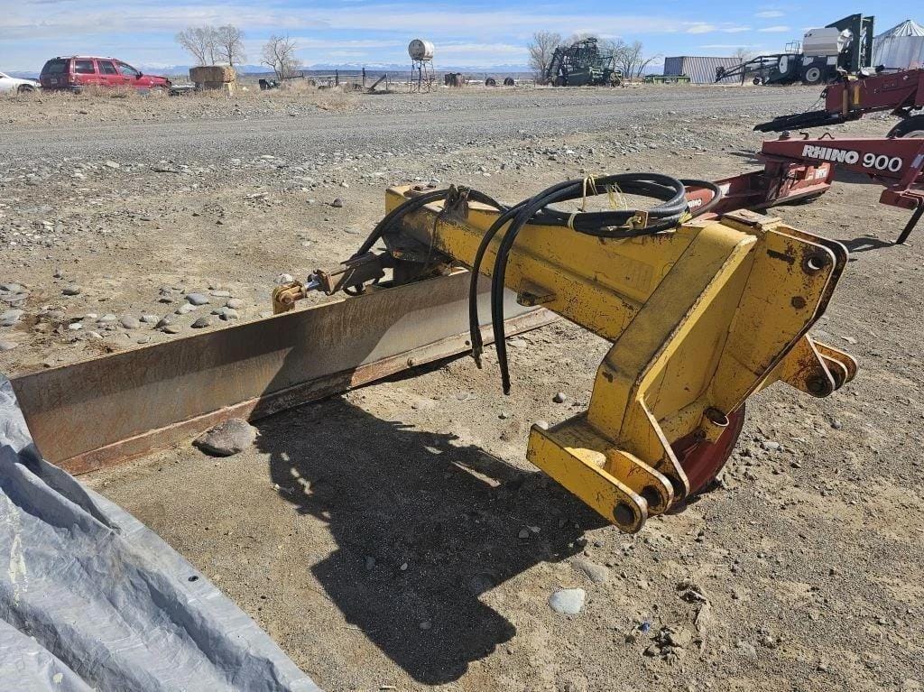 Rhino 1400 Equipment Image0