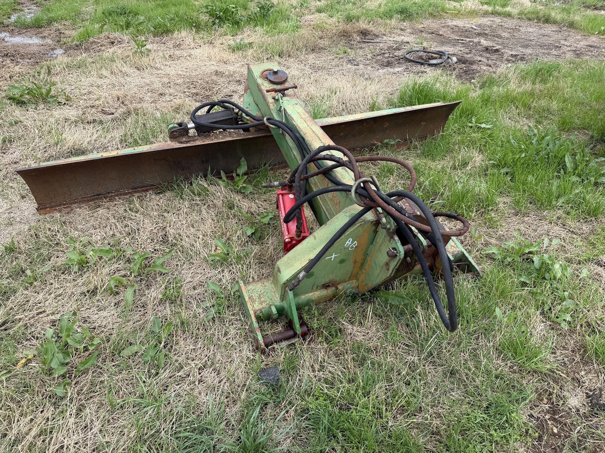 Rhino 1400 Equipment Image0