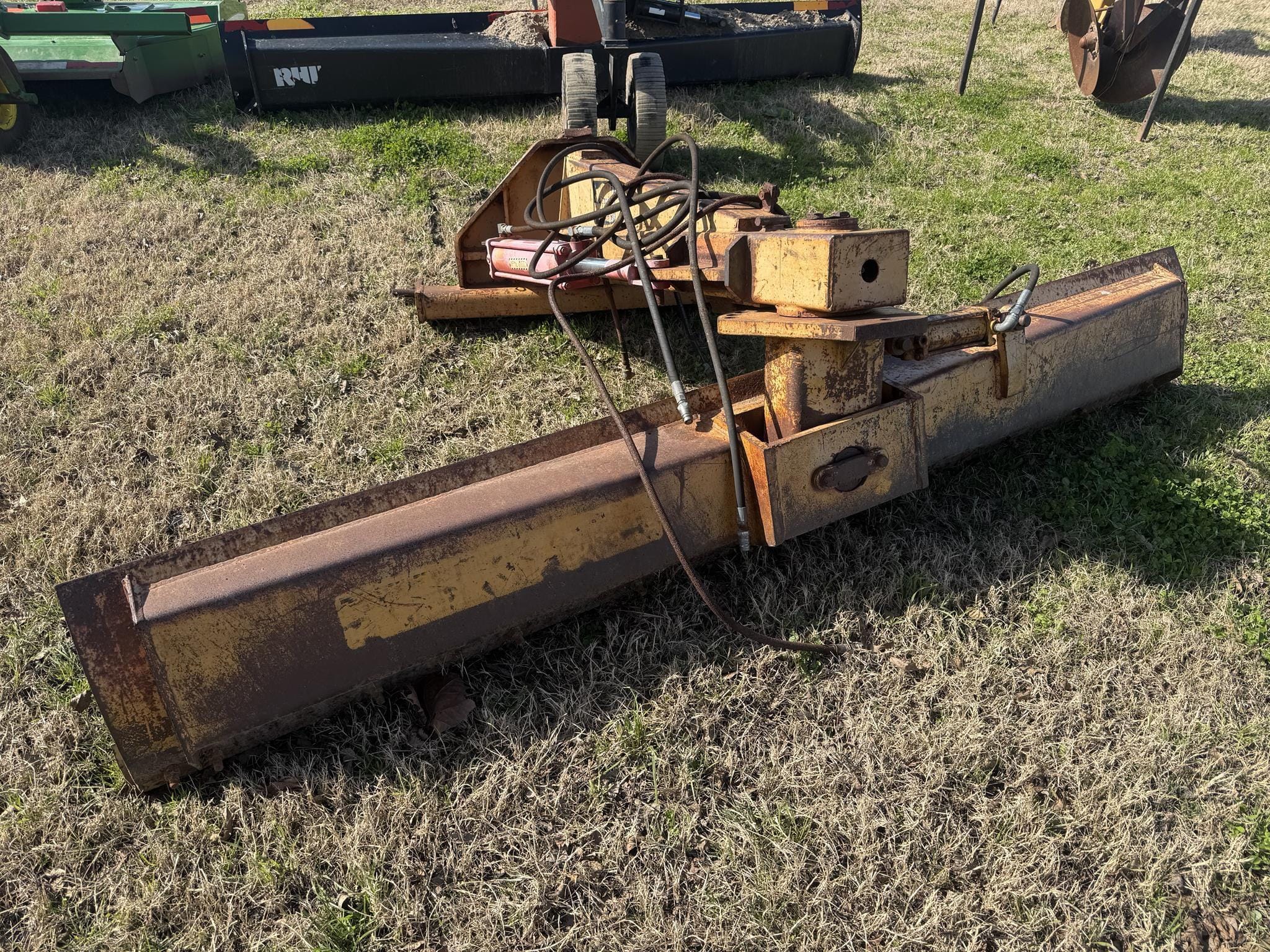 Rhino 1500 Equipment Image0