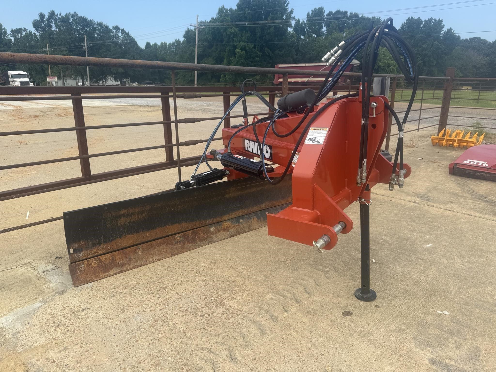 Rhino 1540 Equipment Image0