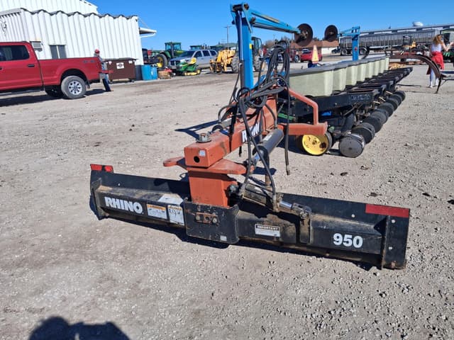 Image of Rhino 950 equipment image 1
