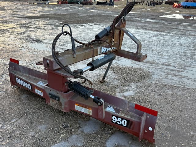 Image of Rhino 950 equipment image 2