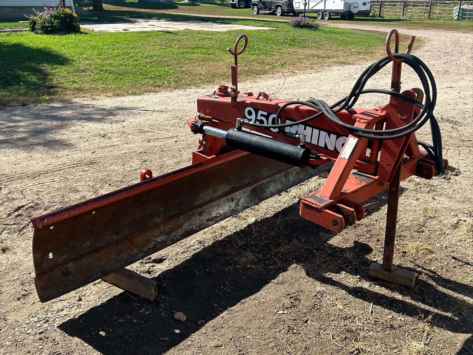 Rhino R950 Equipment Image0