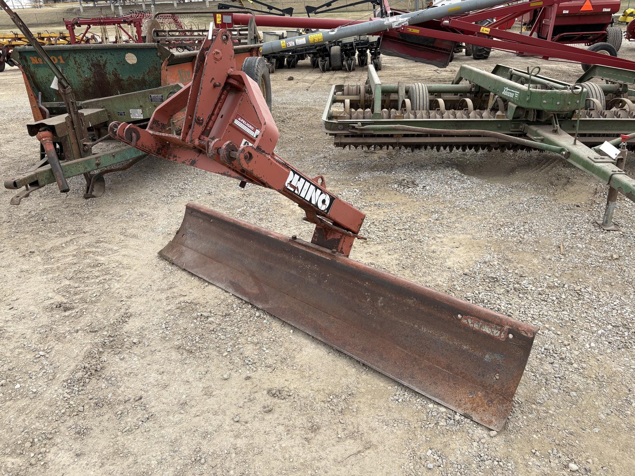 Rhino R800 Equipment Image0