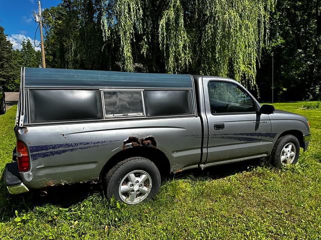 Image of Toyota Tacoma equipment image 2