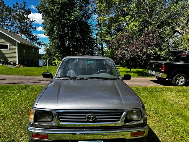 Image of Toyota Tacoma equipment image 3