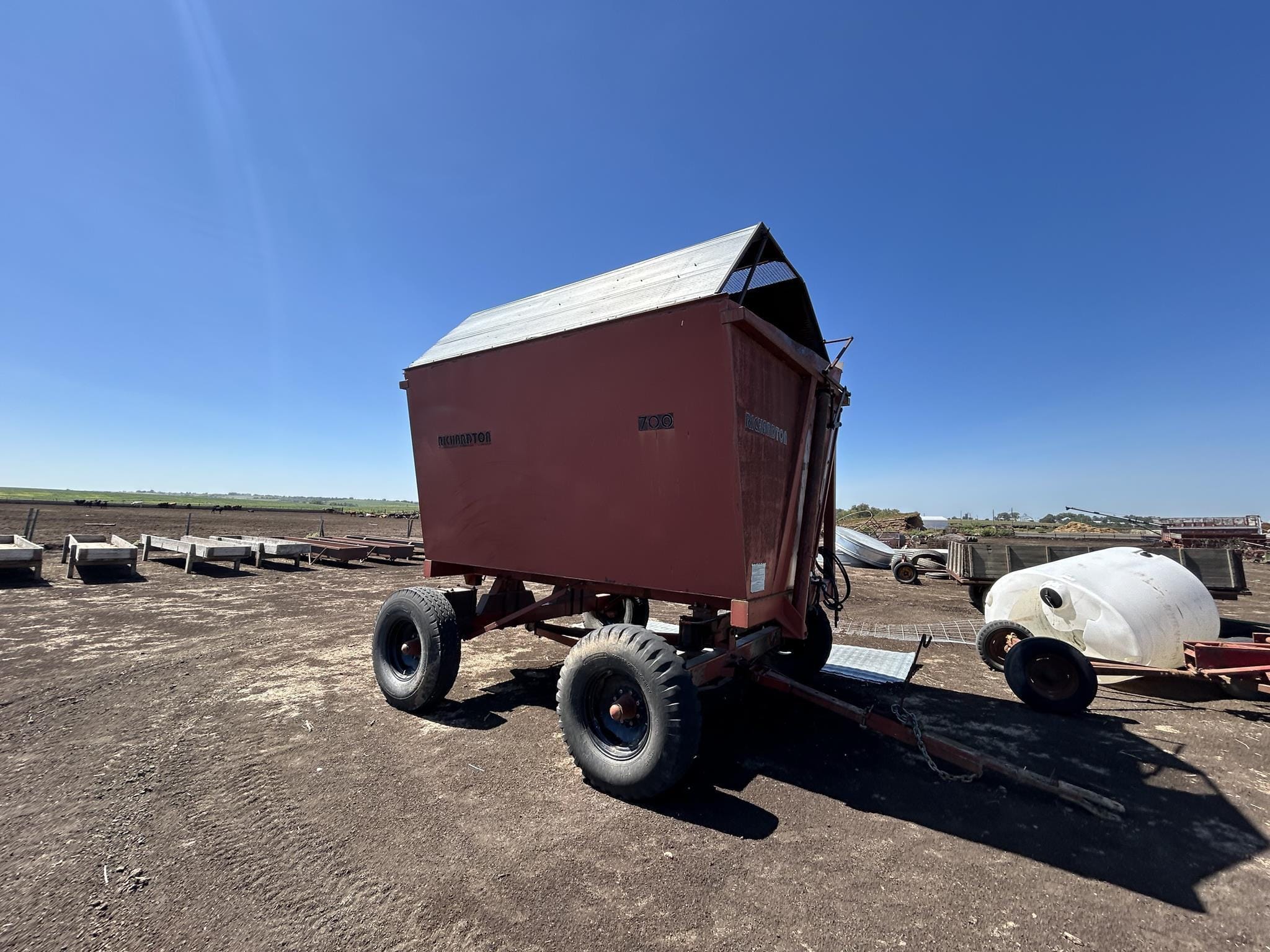 Main image Richardton 700