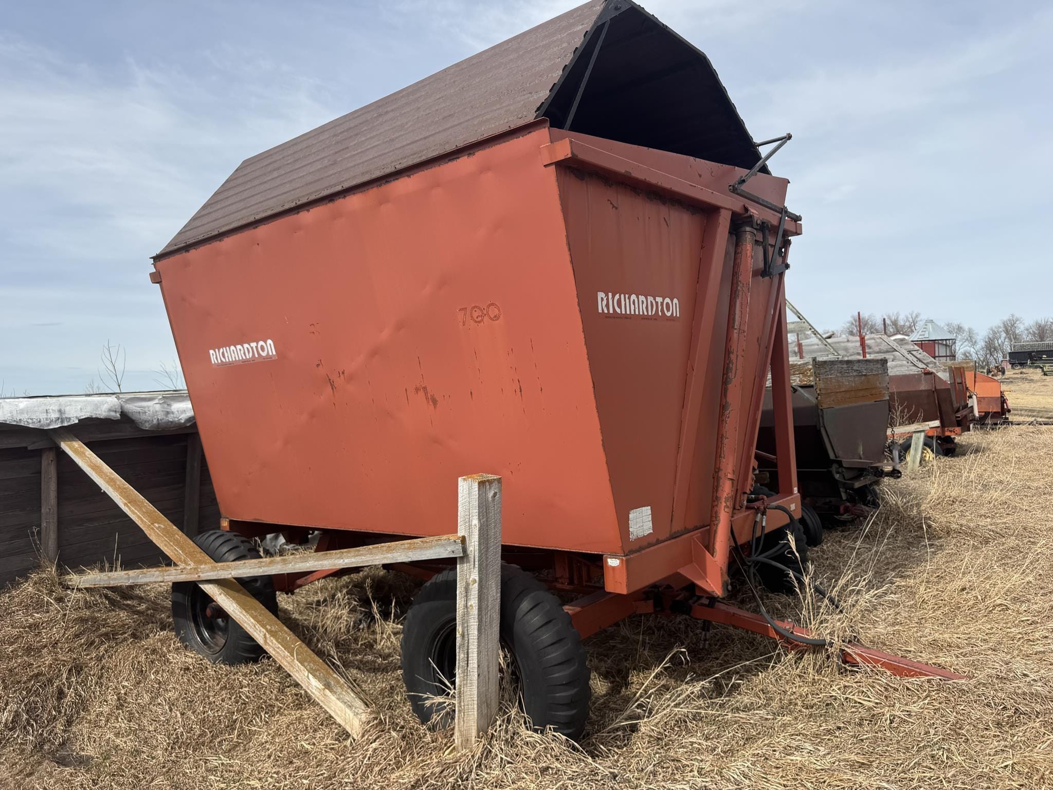 Richardton 700 Equipment Image0