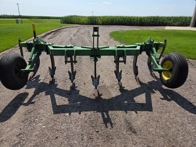 Image of John Deere 915 equipment image 1