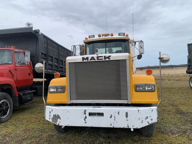 Image of Mack RW753 equipment image 1