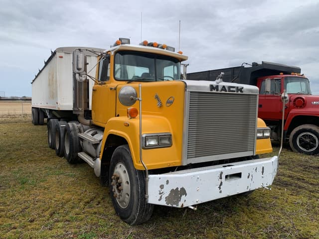 Image of Mack RW753 equipment image 2