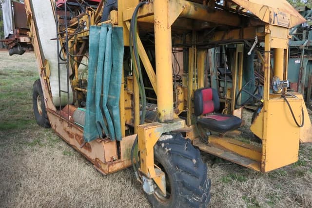 Image of Roanoke Gregory Tobacco Harvester equipment image 2