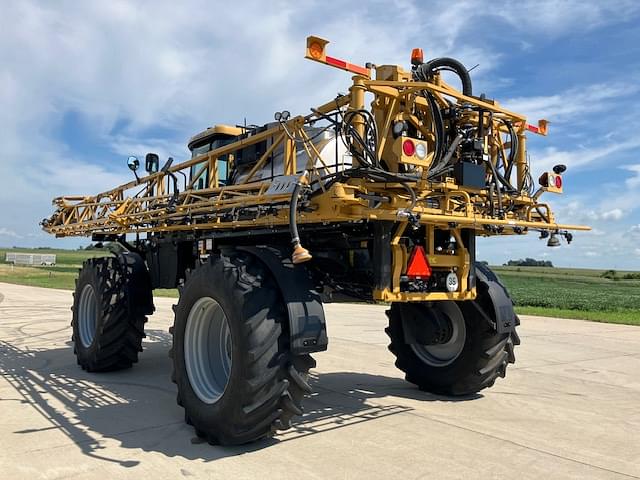 Image of RoGator RG1100 equipment image 3