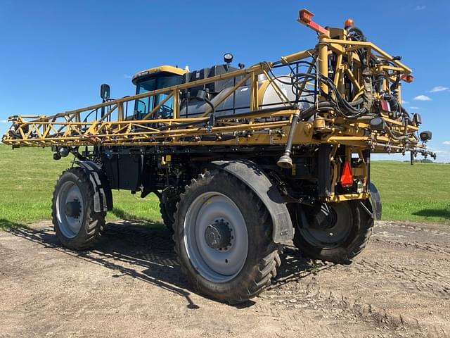 Image of RoGator RG1100 equipment image 1