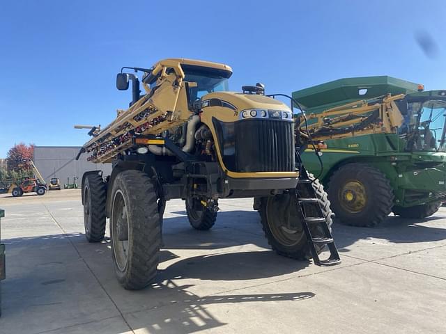 Image of RoGator RG1100 equipment image 1