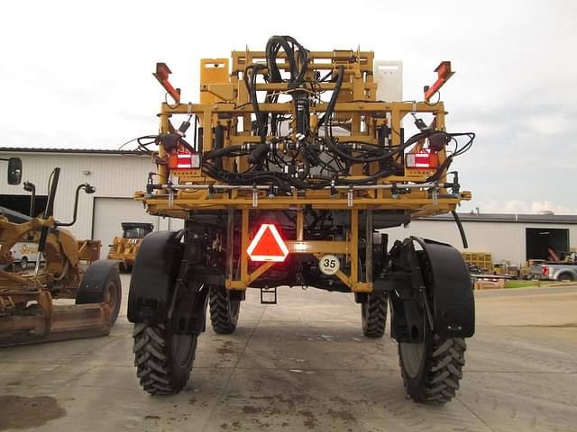 Image of RoGator RG1100B equipment image 4