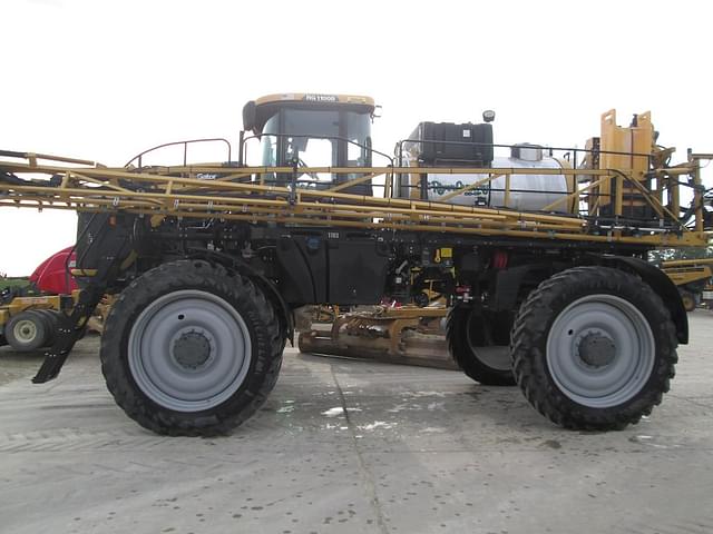 Image of RoGator RG1100B equipment image 2