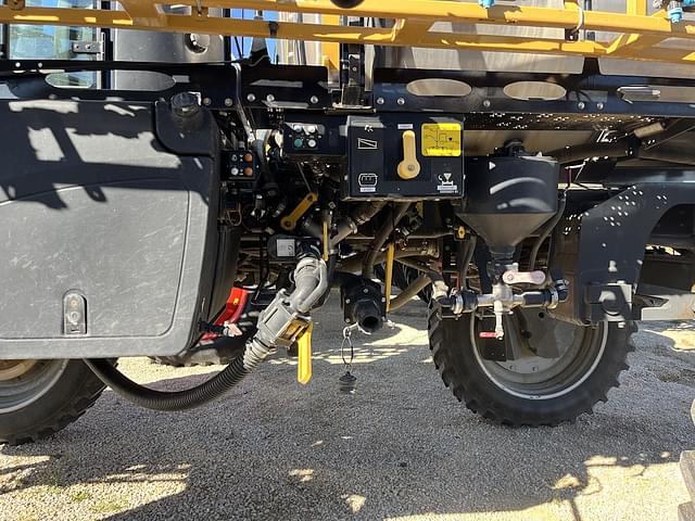 Image of RoGator RG1100B equipment image 4