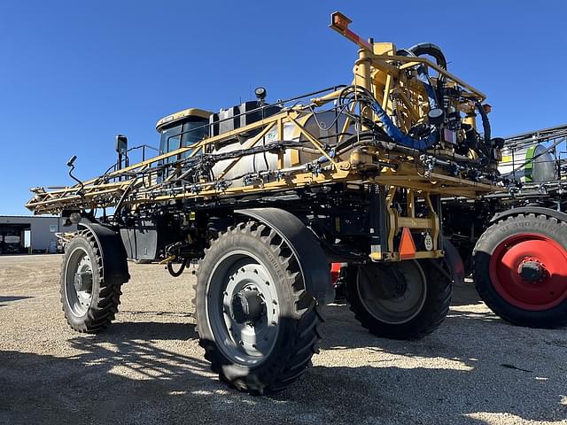 Image of RoGator RG1100B equipment image 2