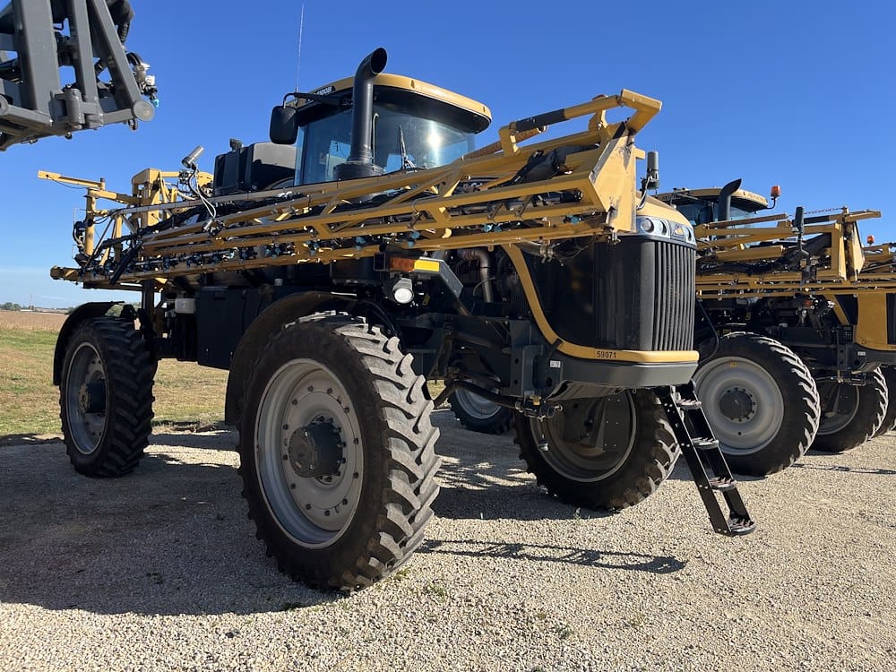 2016 RoGator RG1100B Equipment Image0