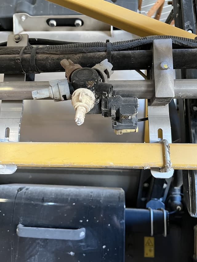 Image of RoGator RG1100C equipment image 3