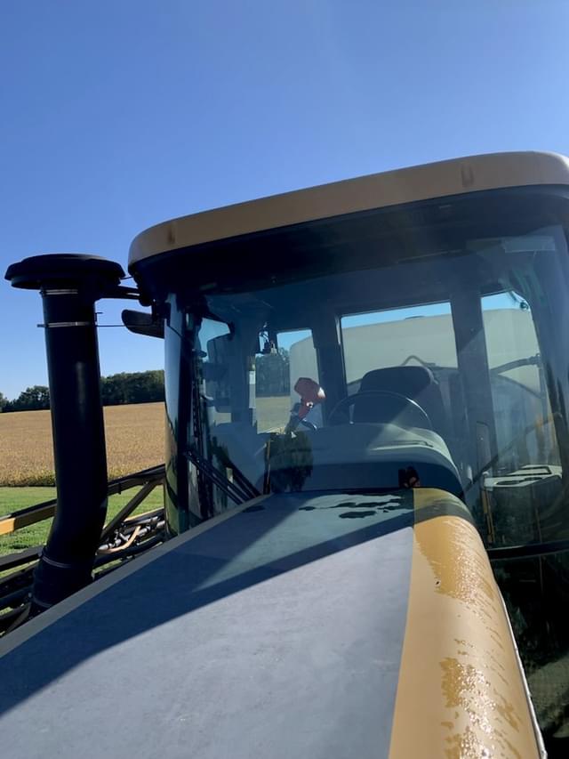 Image of Ag-Chem RoGator 1184 equipment image 4