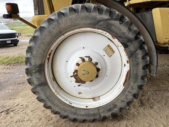 Image of Ag-Chem RoGator 1254 equipment image 3