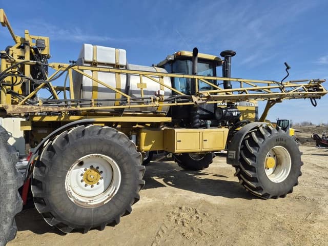Image of Ag-Chem RoGator 1254 equipment image 2